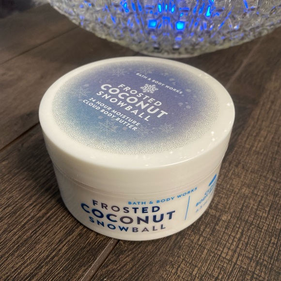Bath & Body Works Frosted Coconut Snowball Cloud Body Butter - Picture 9 of 10